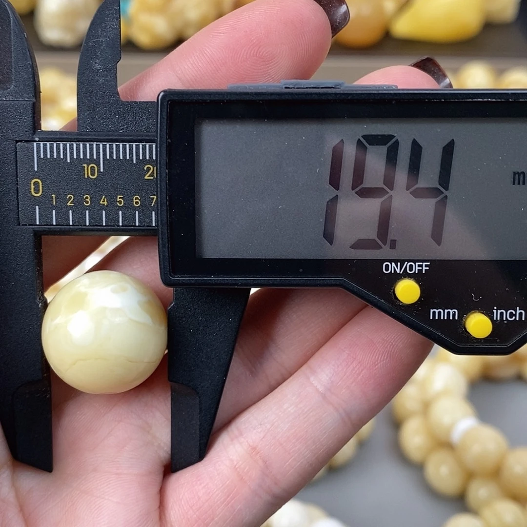 蜜蜡未镶嵌裸石4.2g有平面
