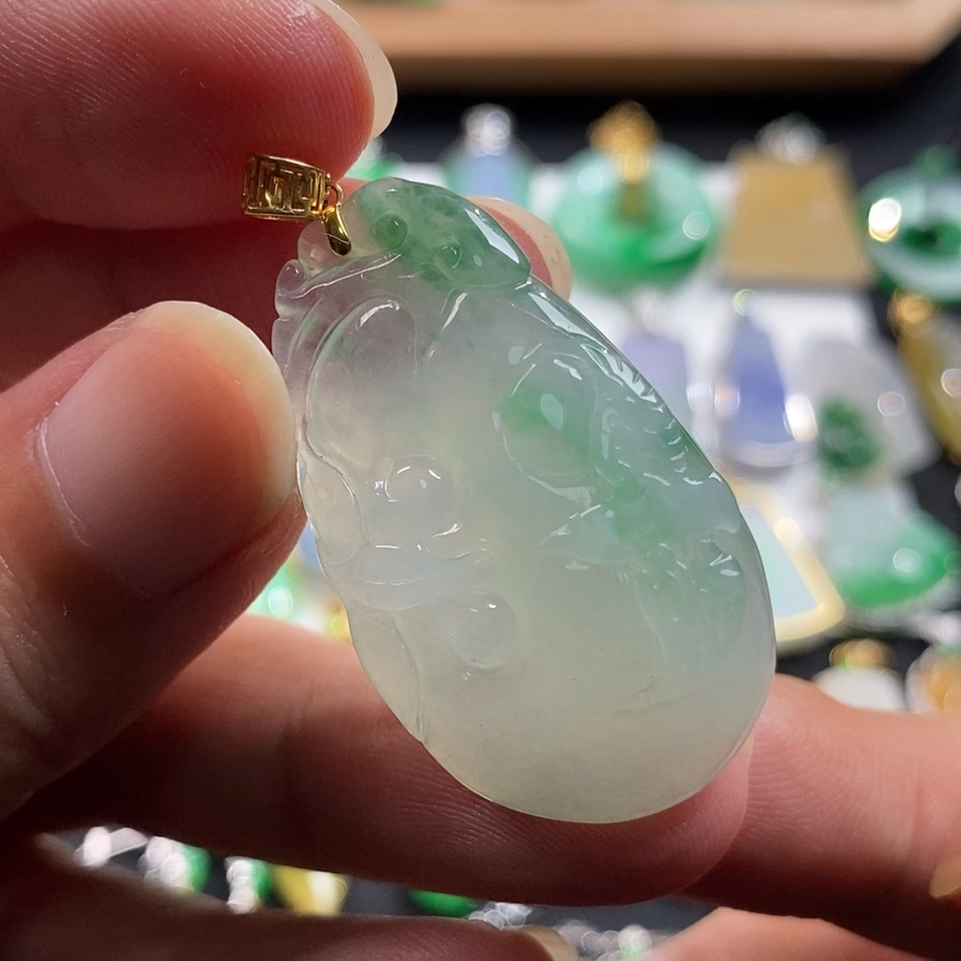 翡翠18K金镶嵌颈饰