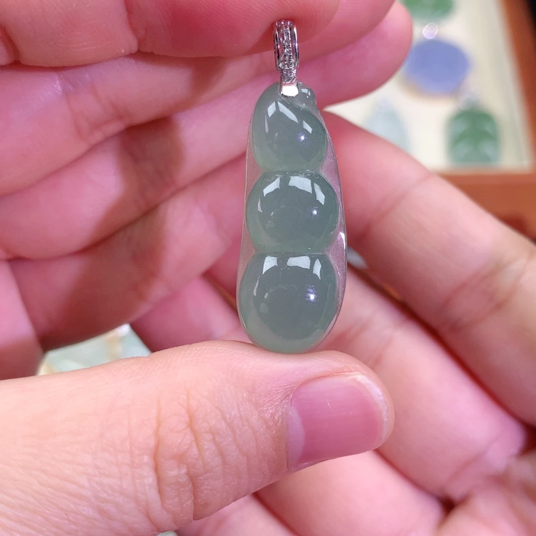 颈饰18K金镶嵌翡翠