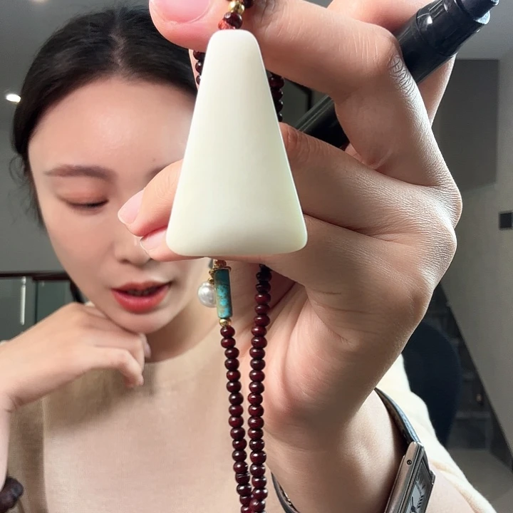 奶***查和田玉（糖玉）未镶嵌颈饰