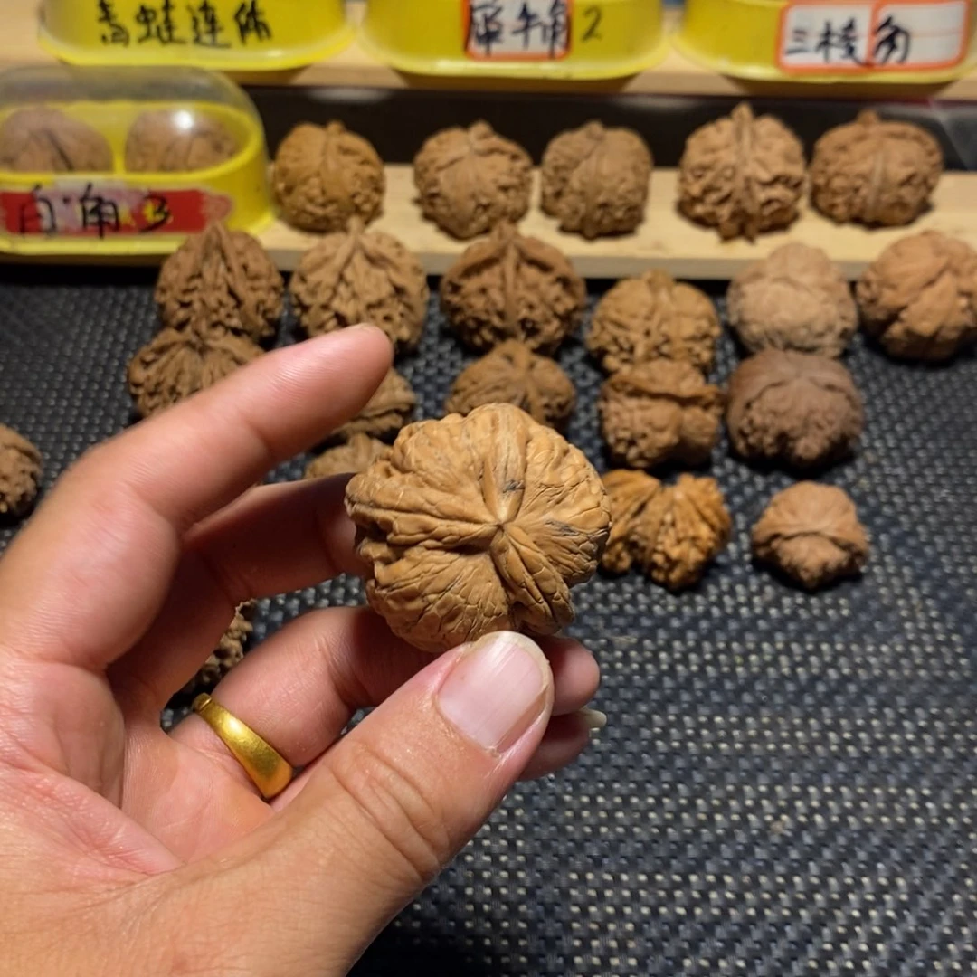 z***x文玩核桃吊坠异形