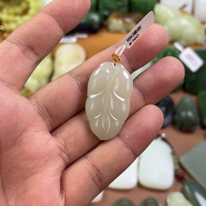 和田玉18K金镶嵌颈饰