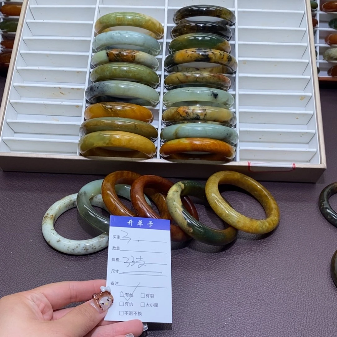 未镶嵌蛇纹石玉手镯樱*