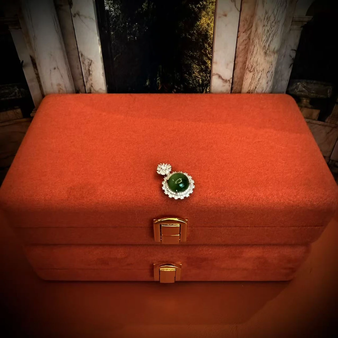 壹屿珠宝     823004    和田玉典藏级吊坠