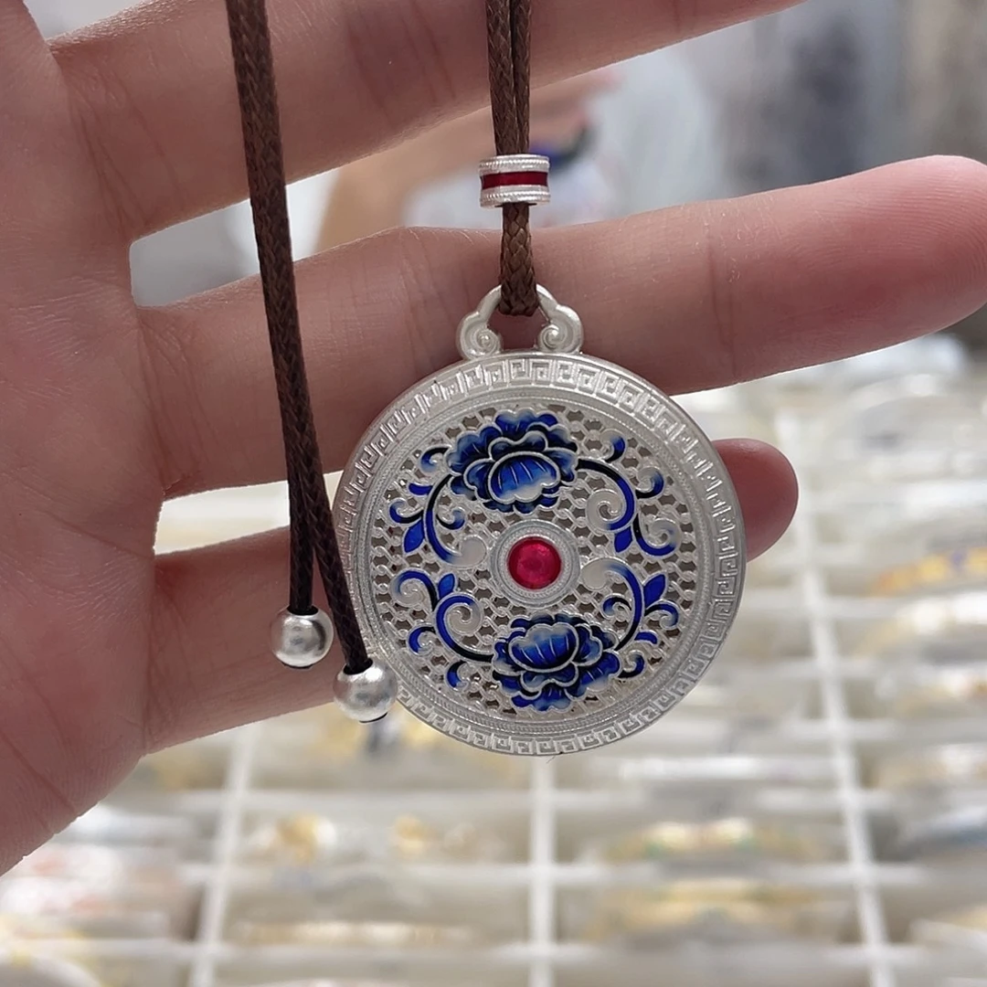 奶***羊吊坠足银珐琅牡丹花罗盘约17.4g