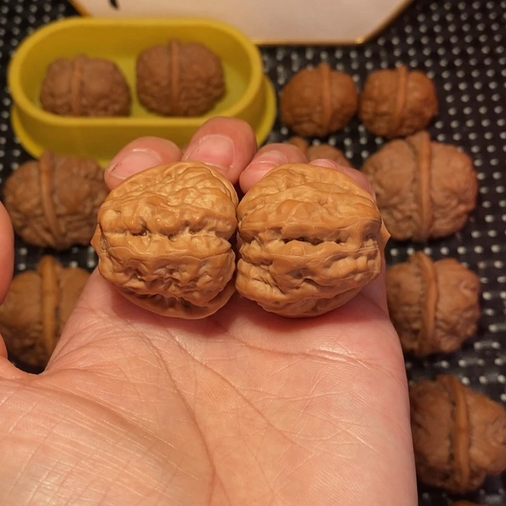 文玩核桃把件四开八腿手捻