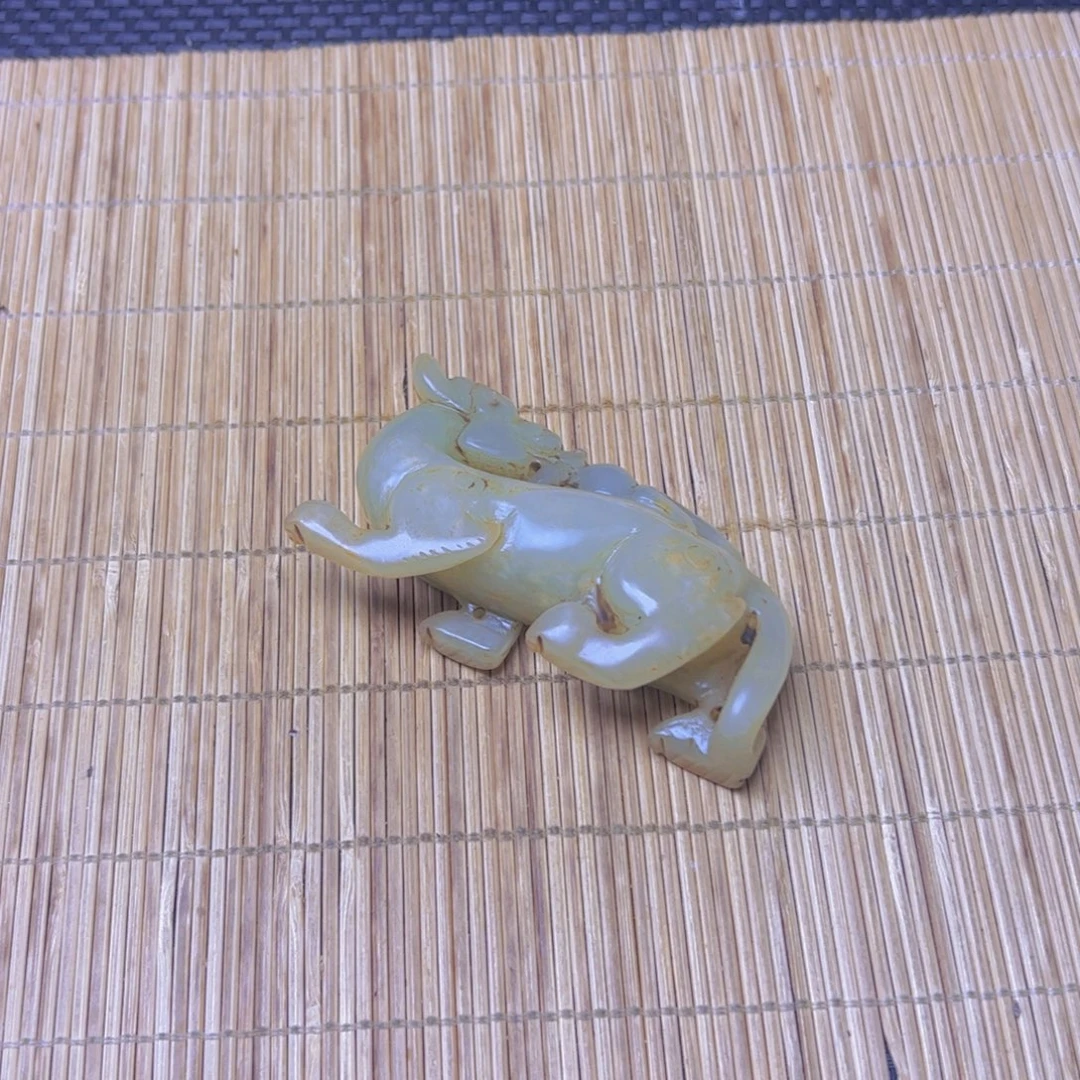 和田玉未镶嵌把件