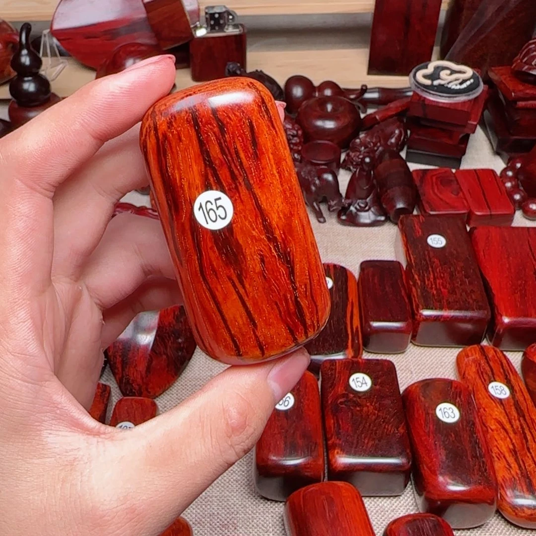 檀香紫檀（小叶紫檀）L**.