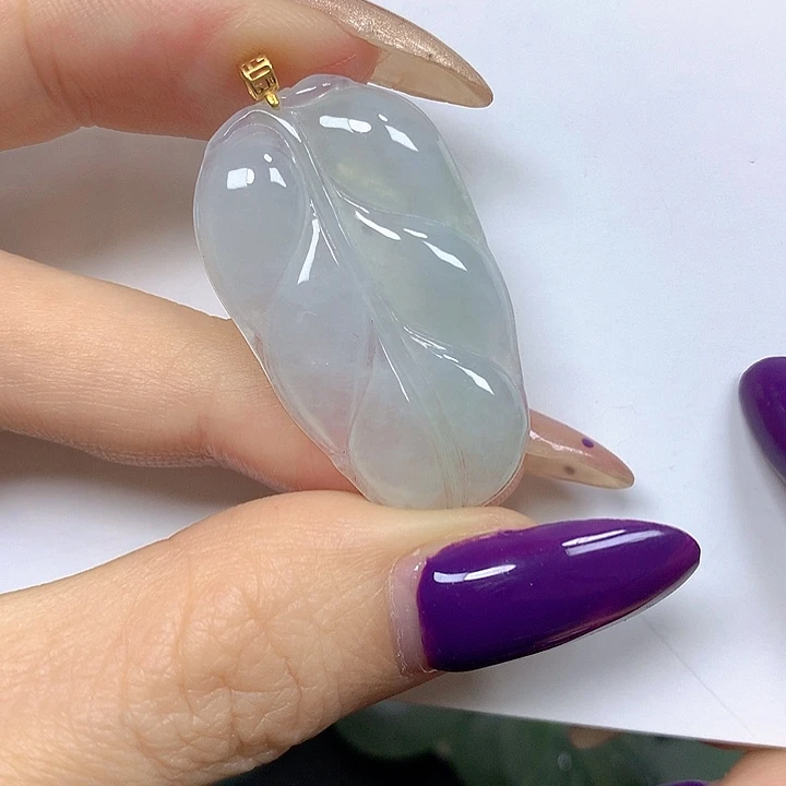 翡翠未镶嵌颈饰挂件