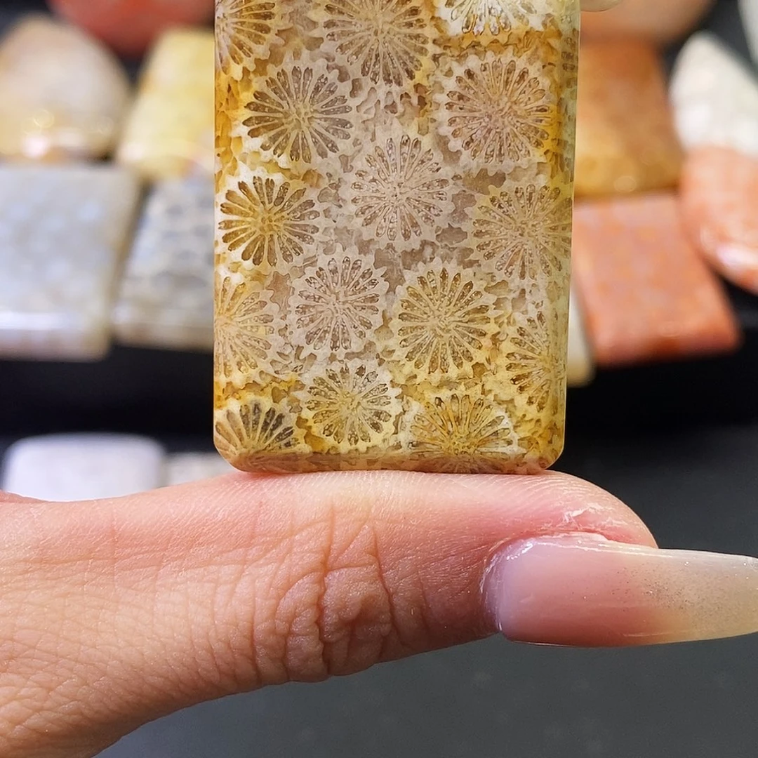 硅化玉颈饰合金科*娜