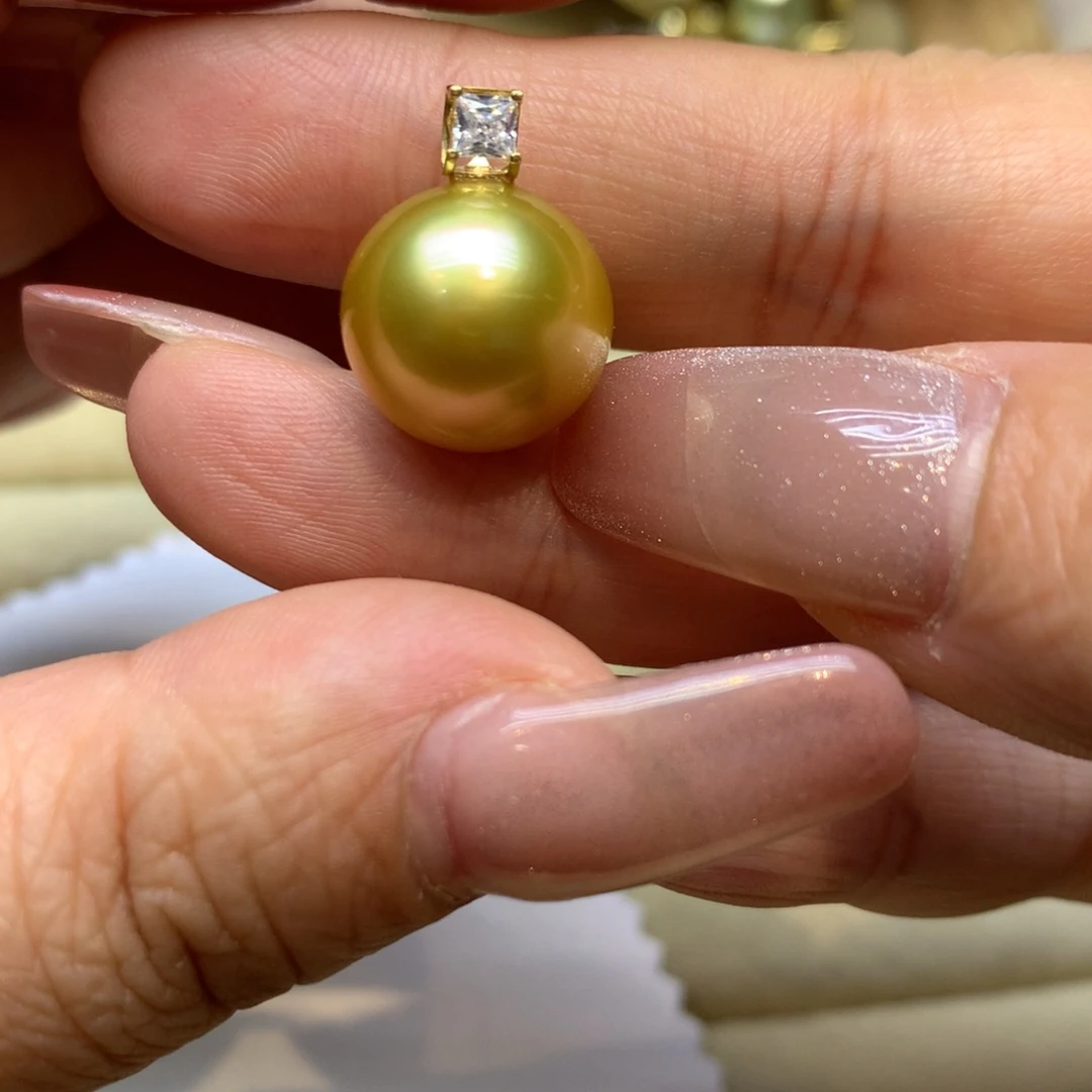 颈饰18K金镶嵌海水珍珠