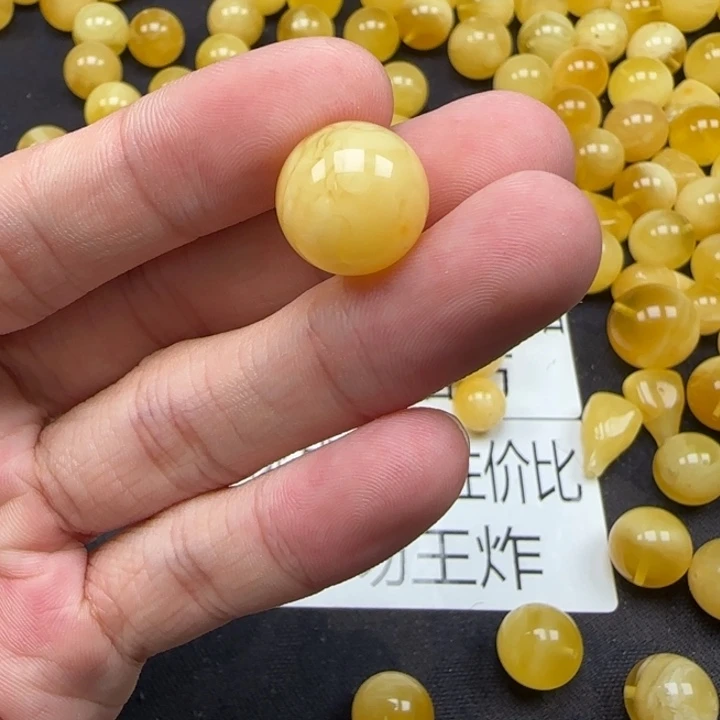 未镶嵌琥珀裸石天然125