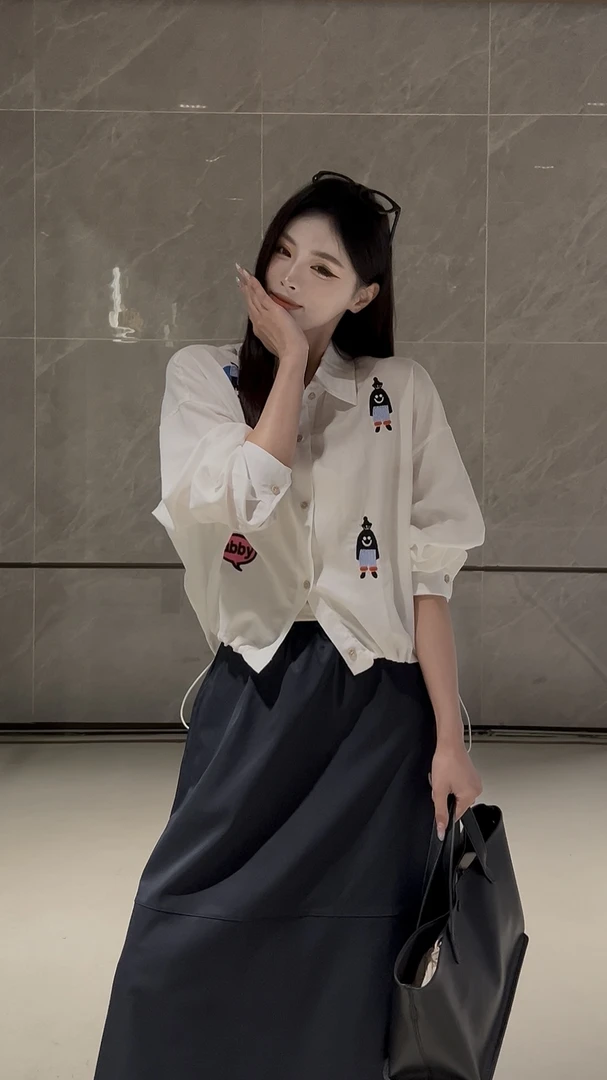 2025春季新款韩版宽松休闲百搭翻领长袖卡通刺绣衬衫女显瘦上衣潮