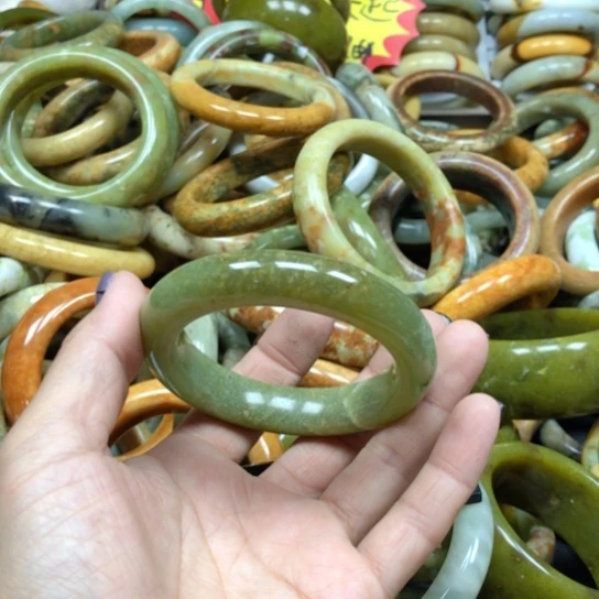 未镶嵌蛇纹石玉手镯系**窗