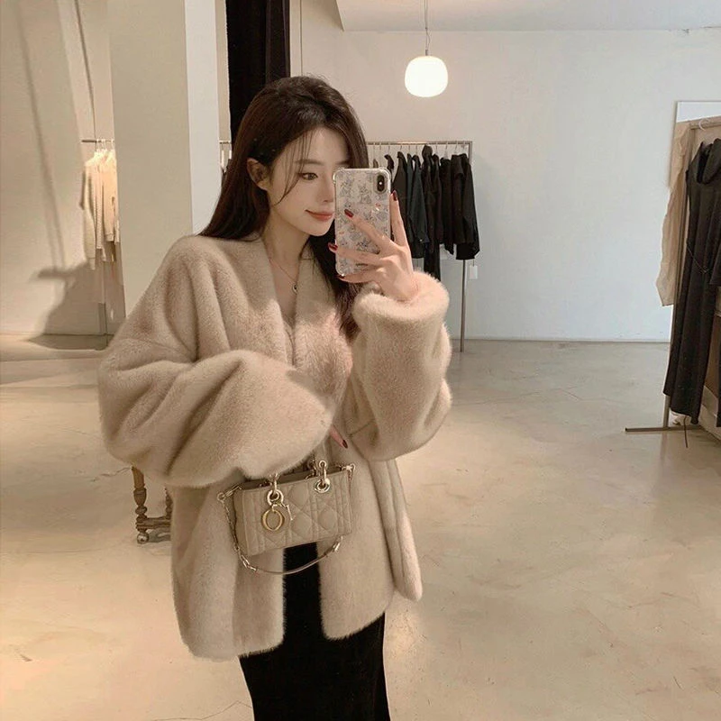 2025时尚气质新款毛毛环保短外套秋冬加厚时尚开衫一体宽松新款女
