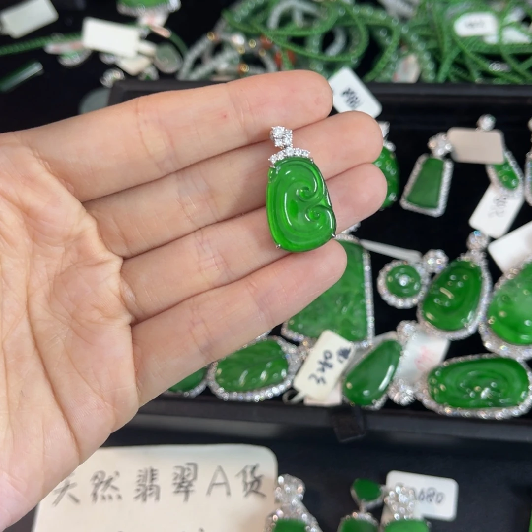 翡翠18K金镶嵌戒指如意吊坠