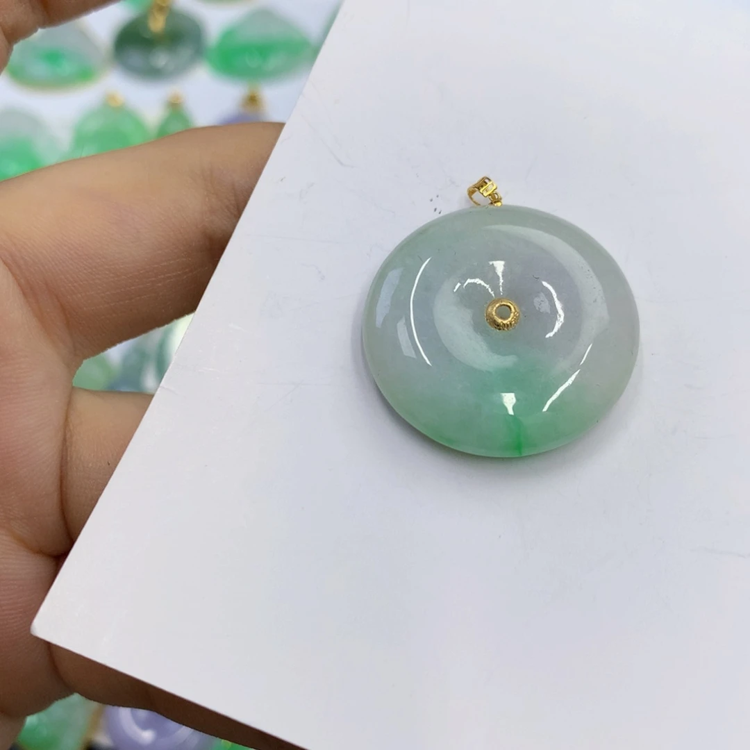 翡翠18K金镶嵌颈饰翡翠