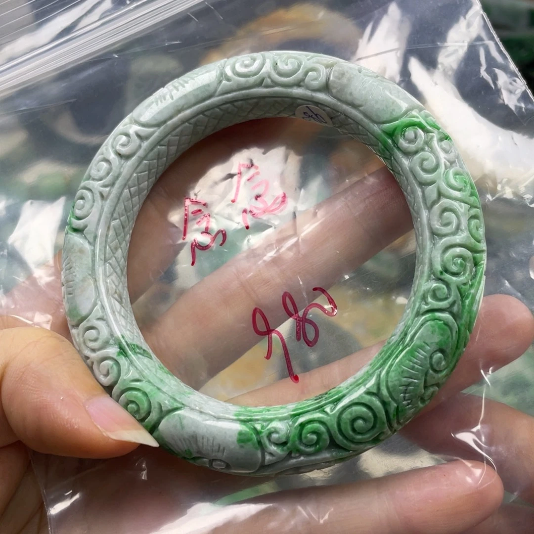 念***念颈饰未镶嵌翡翠牌子