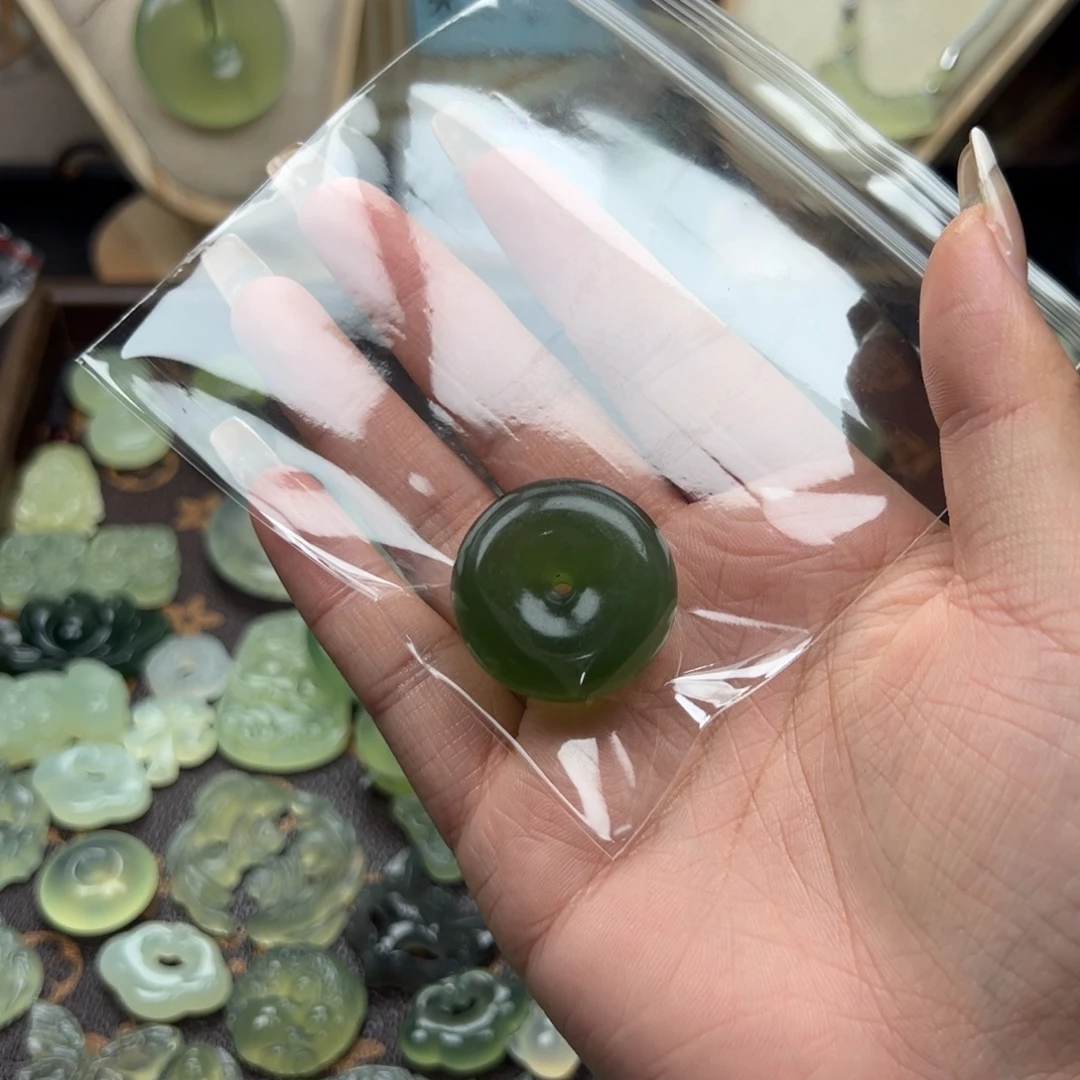 红***妹蛇纹石玉未镶嵌颈饰深绿扣8