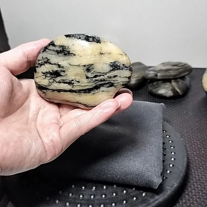 石英质玉未镶嵌新疆额河奇石摆件