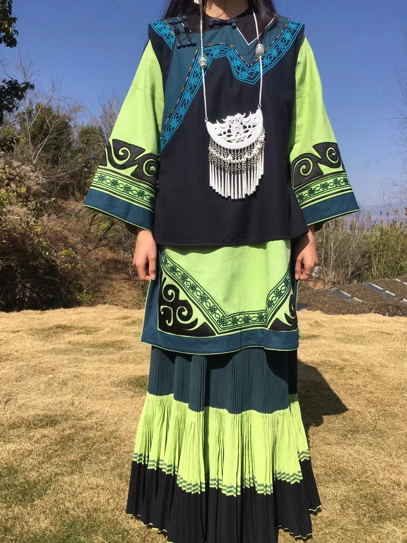 大凉山手绣彝族服装新款浅绿显白三件套春夏复古