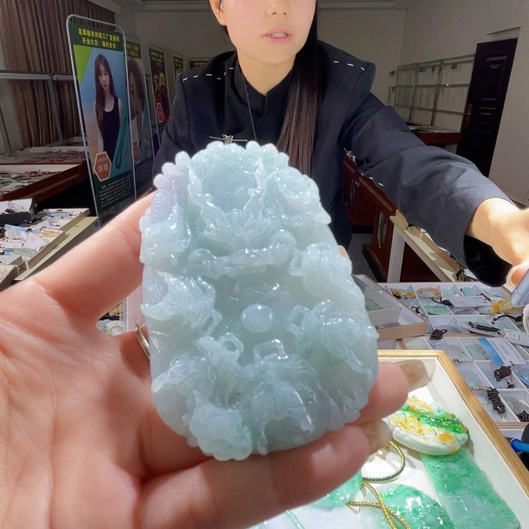 翡翠未镶嵌颈饰一