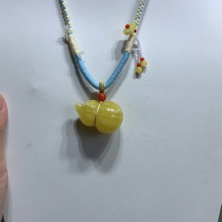 蜜蜡未镶嵌颈饰葫芦