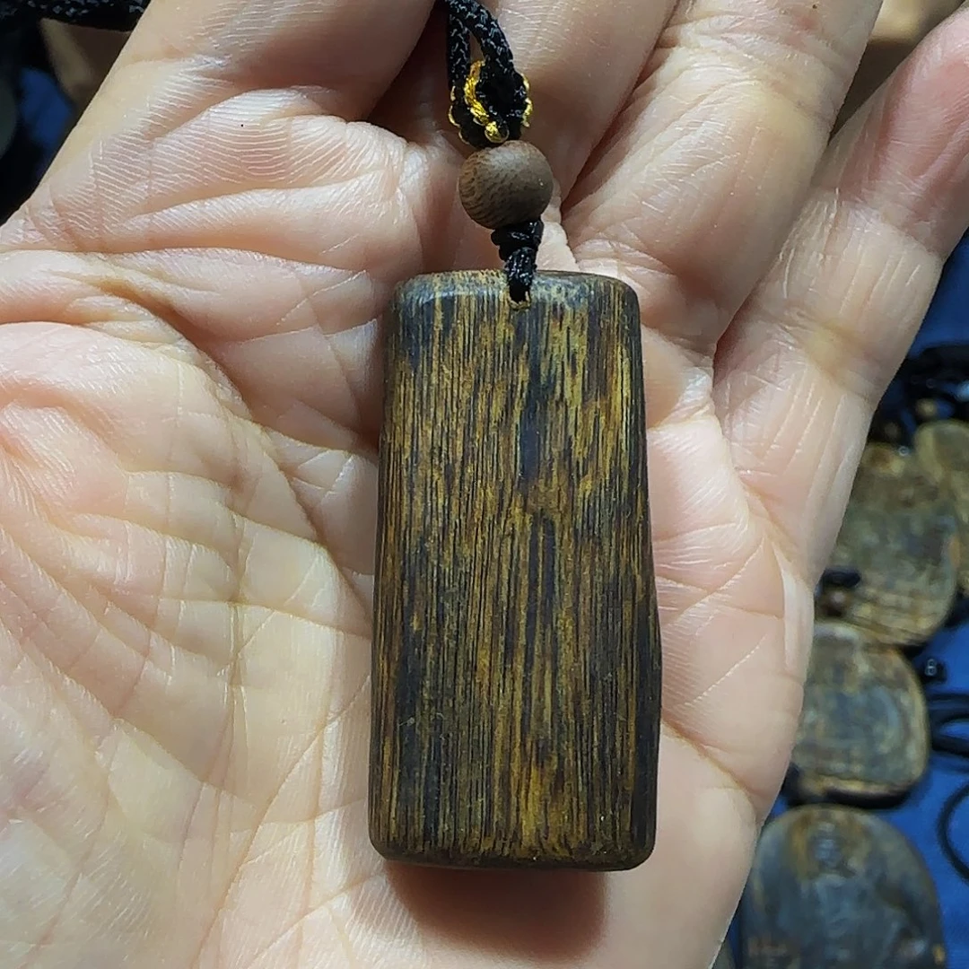 沉香碎屑沉香海南白奇乌身老料小精品