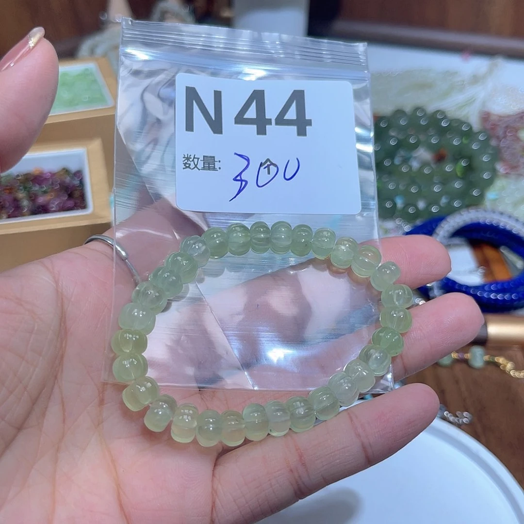 葡萄石未镶嵌珠宝半成品Z*婕N44。