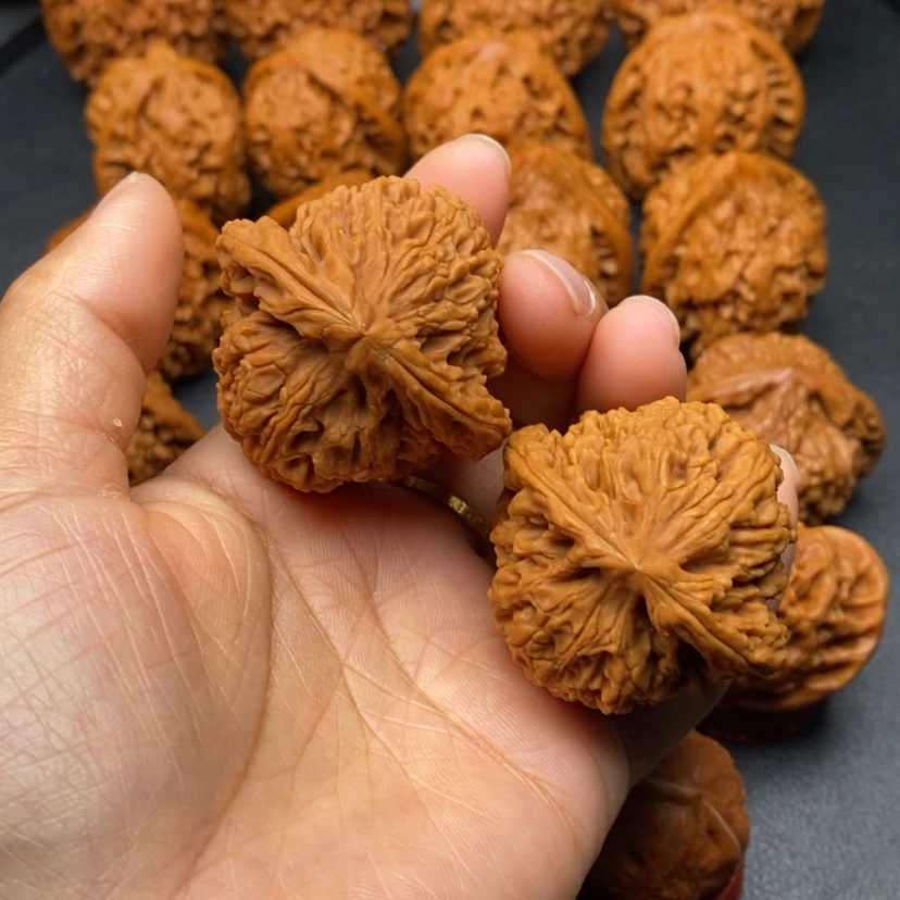 【闪购商品】文玩核桃把件43南疆石色差