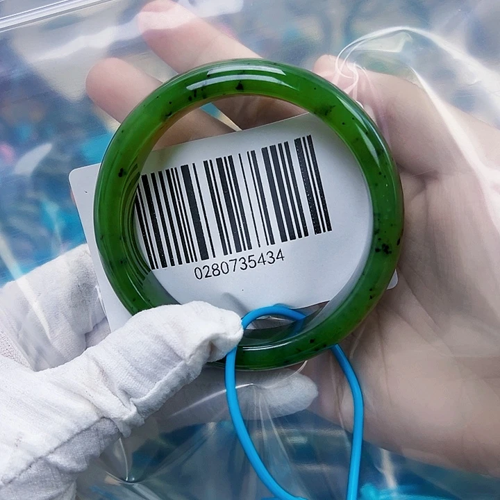 和田玉未镶嵌手镯包容60