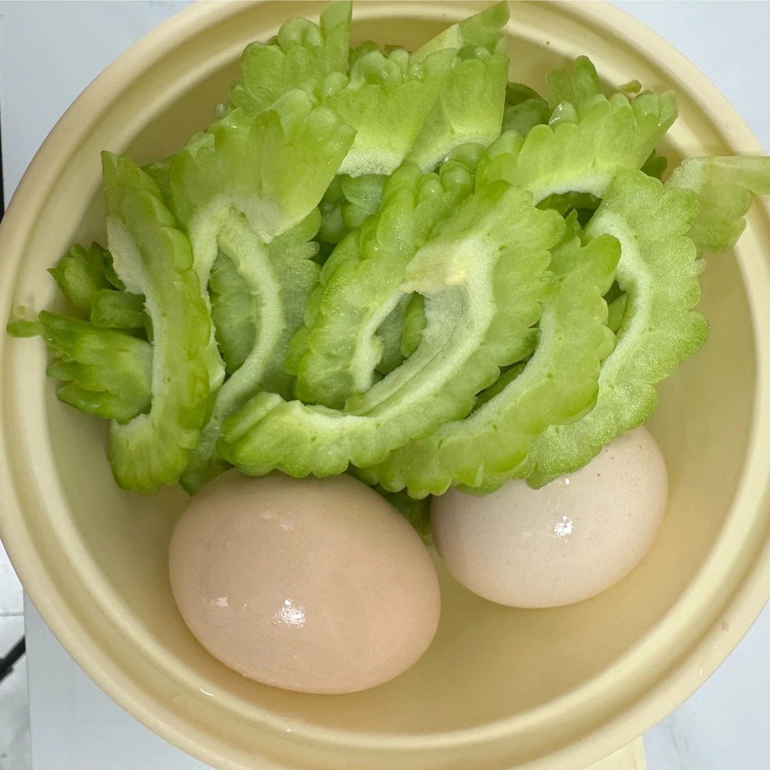 苦瓜炒蛋（两个鸡蛋100g）