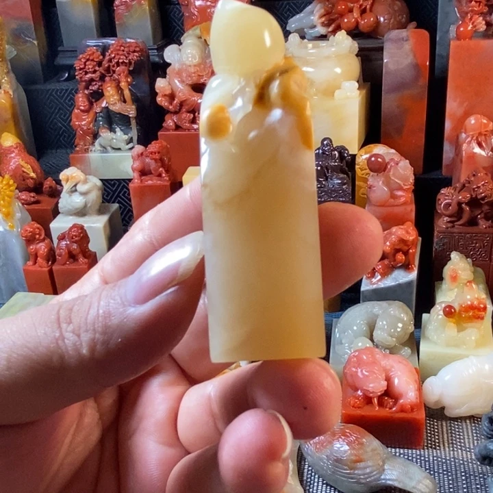 寿山石印石老挝石头