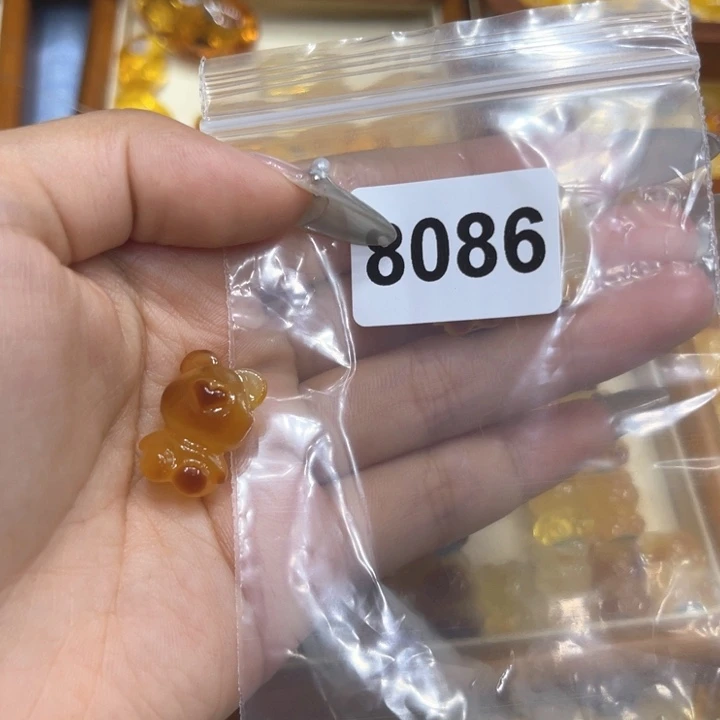 快***生未镶嵌琥珀珠宝奇石