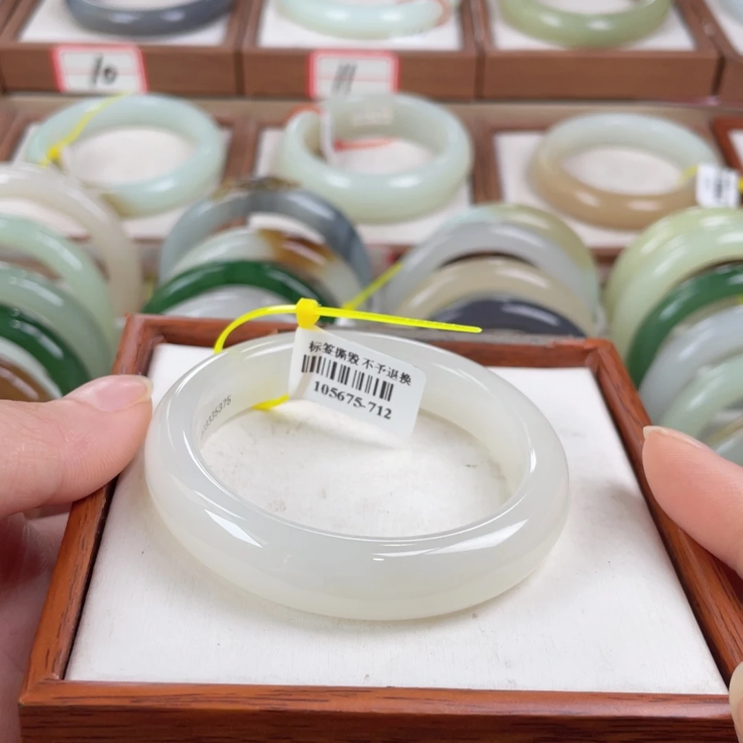 【闪购商品】和田玉手镯未镶嵌和田玉53.3。9