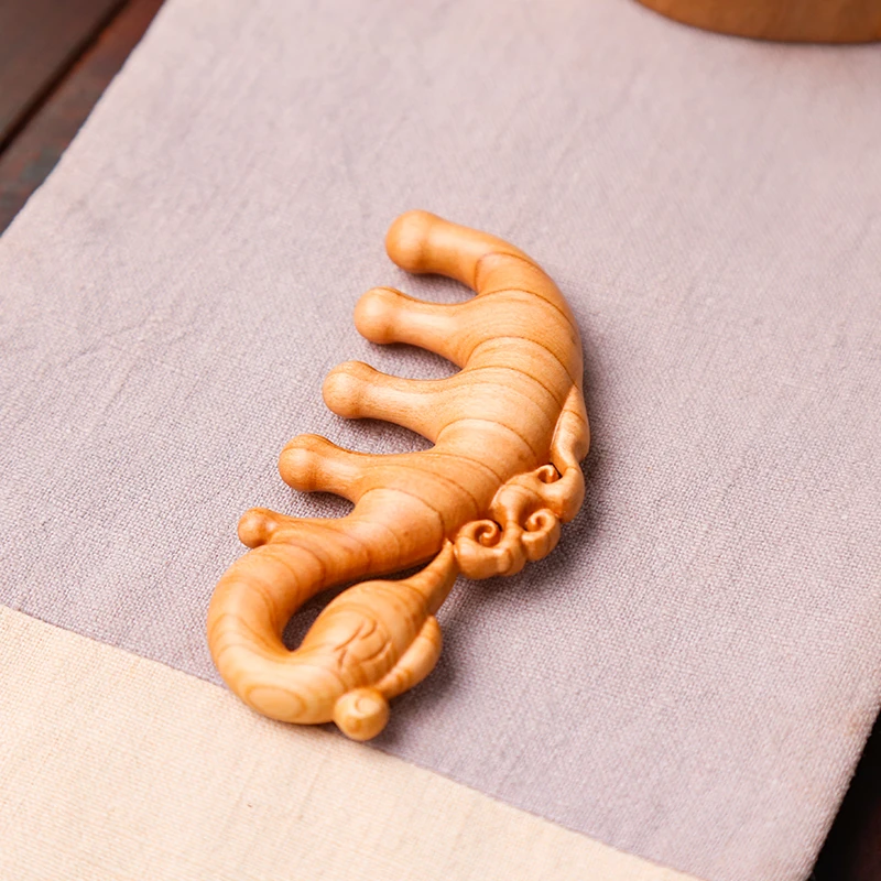 QQ周广胜桃木精美九凤朝阳五齿按摩梳