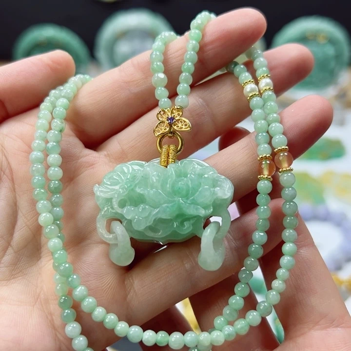 颈饰未镶嵌翡翠吊坠