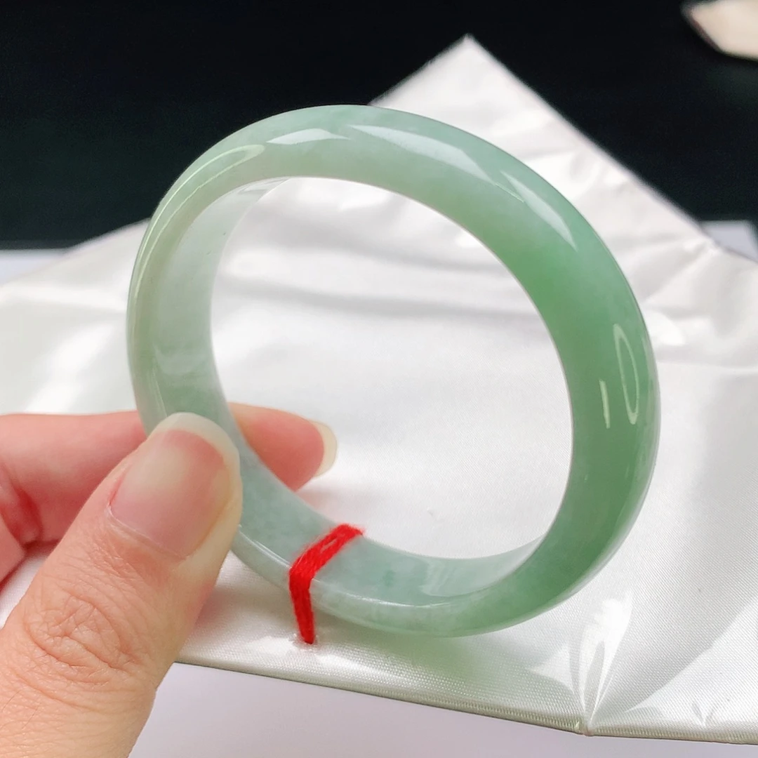 翡翠手镯未镶嵌54圈贵妃