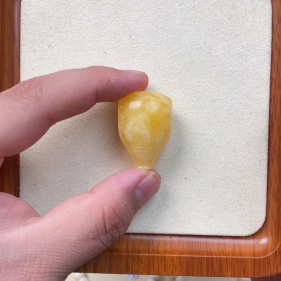 一****蜜蜡未镶嵌珠宝奇石