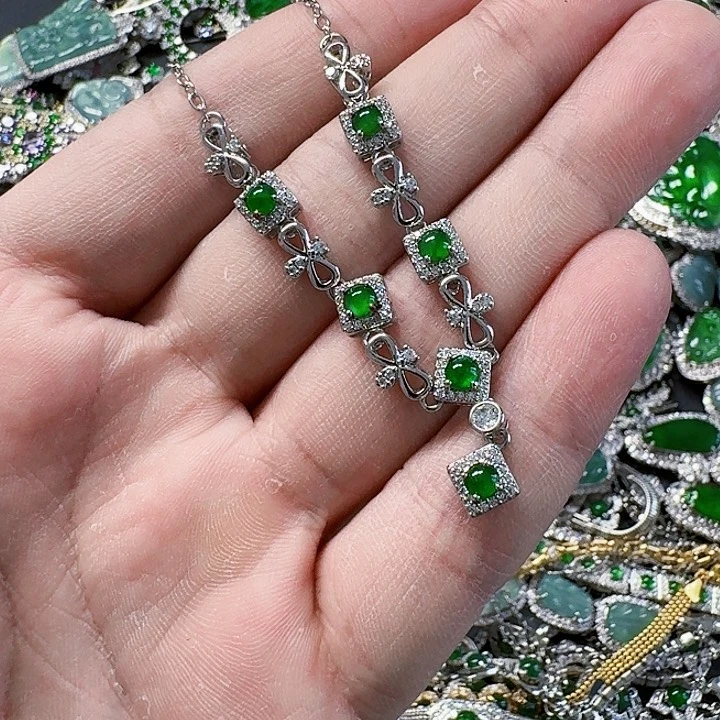 翡翠颈饰未镶嵌天然A货翡翠放漏