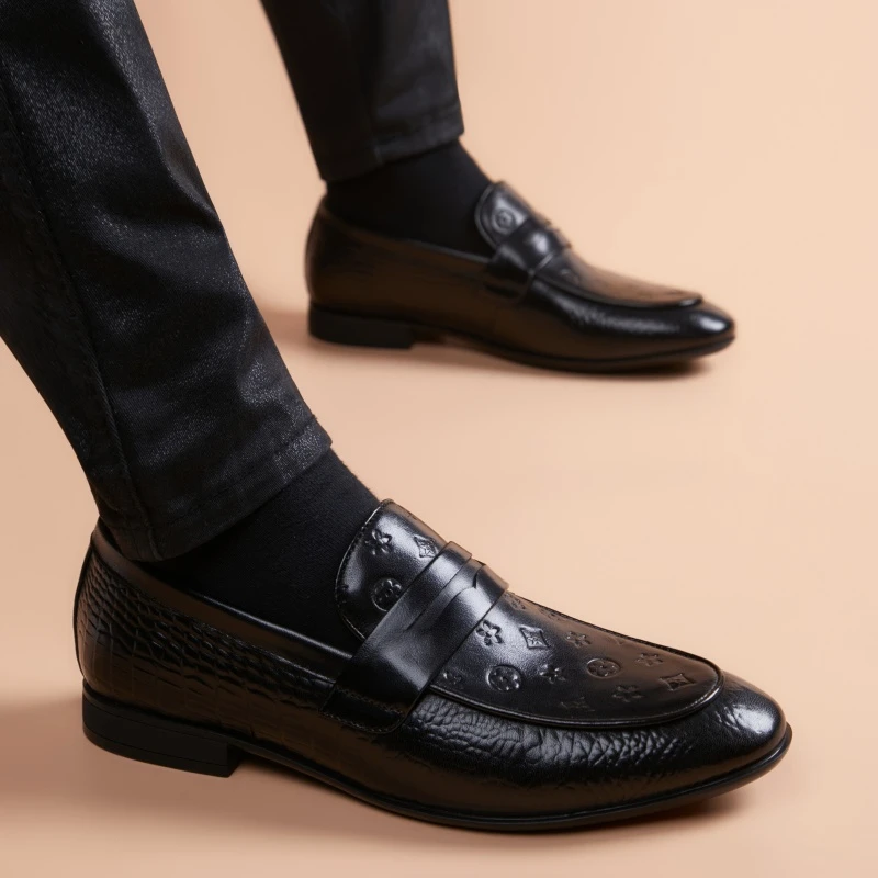 夏季新款透气商务尖头皮鞋男百搭时尚韩版英伦青年软底套脚豆豆鞋