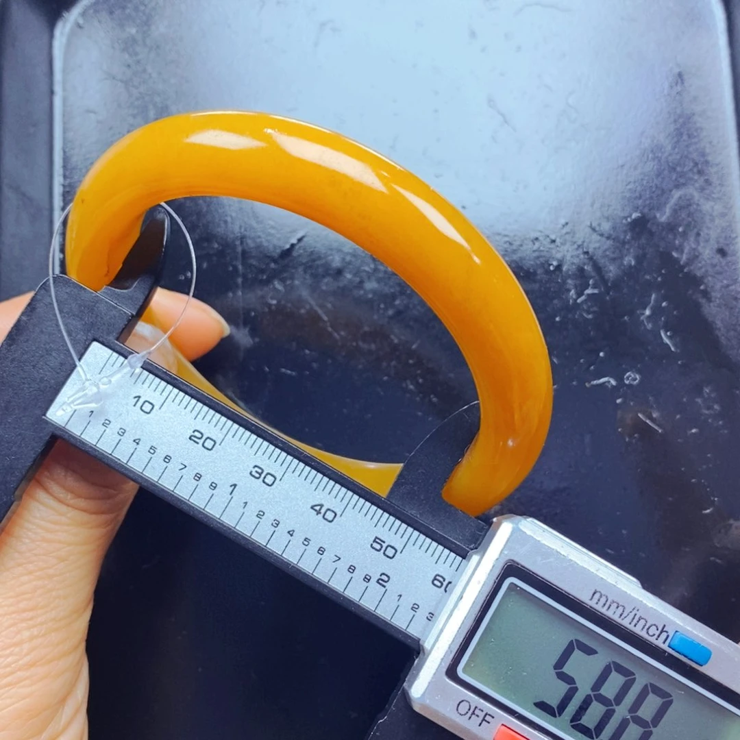 石英质玉（黄龙玉）未镶嵌颈饰