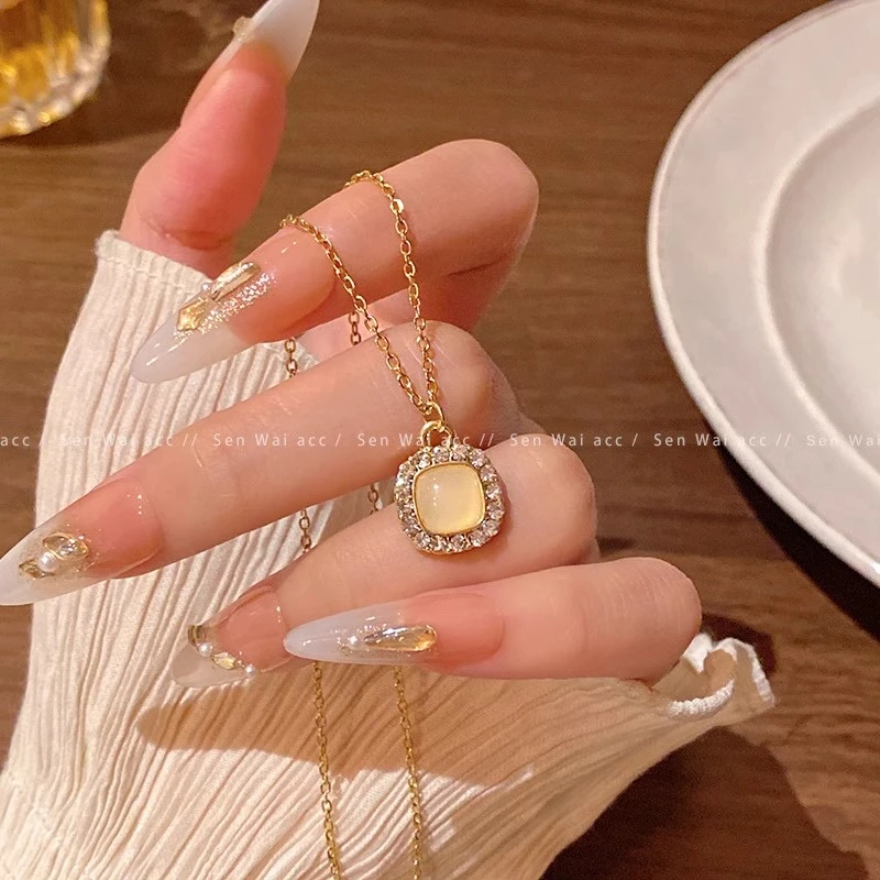 合金项链 几何方糖钛钢项链女轻奢小众设计感锆石吊坠锁骨链配饰