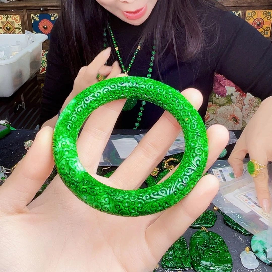 颈饰未镶嵌翡翠多样性