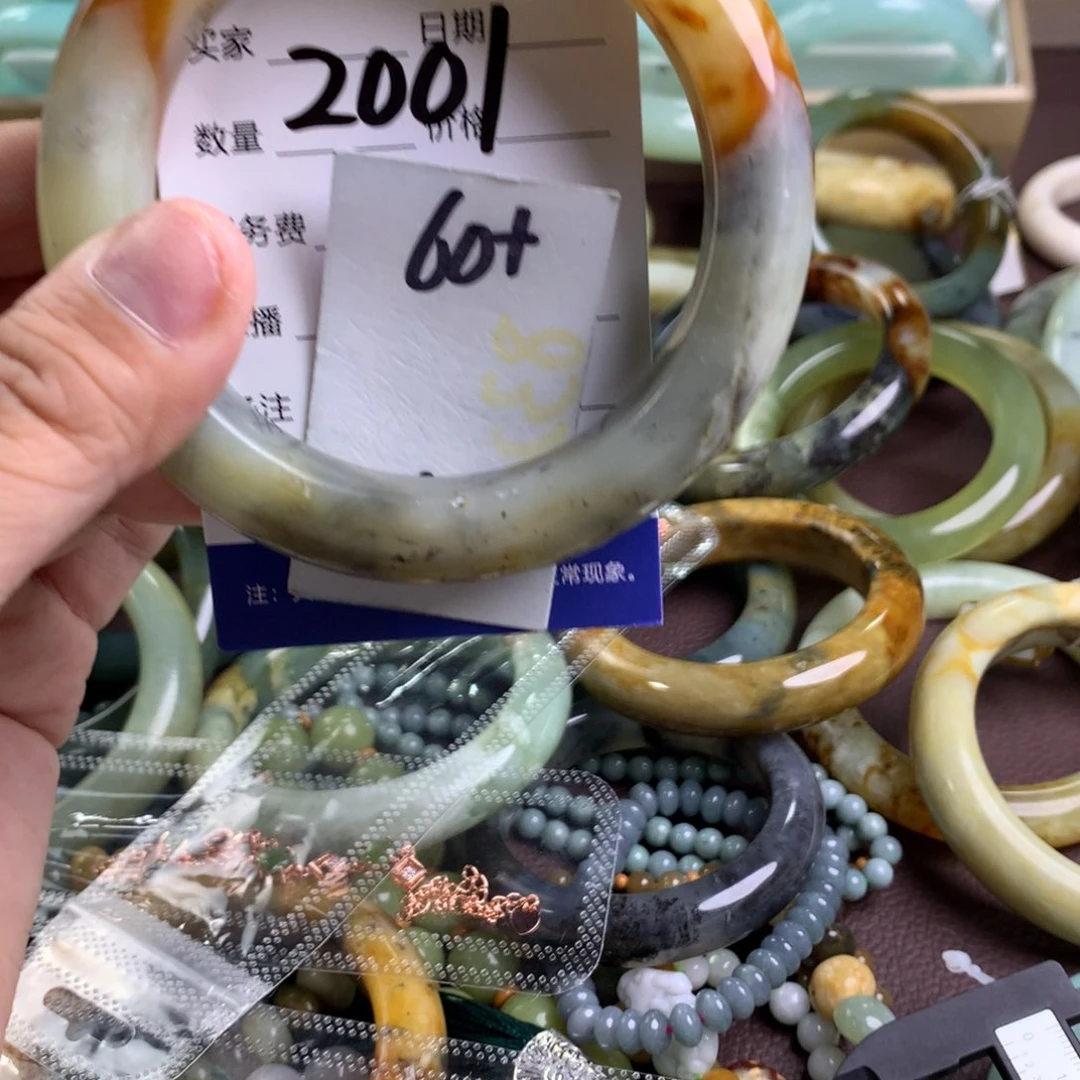 蛇纹石玉手镯未镶嵌2001