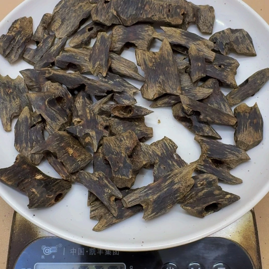 小***清沉香沉香碎屑海南透顶绿高油块料102克