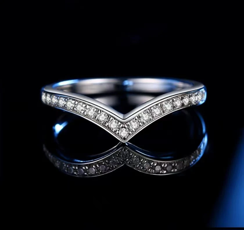 0.2CT V排女戒轻奢