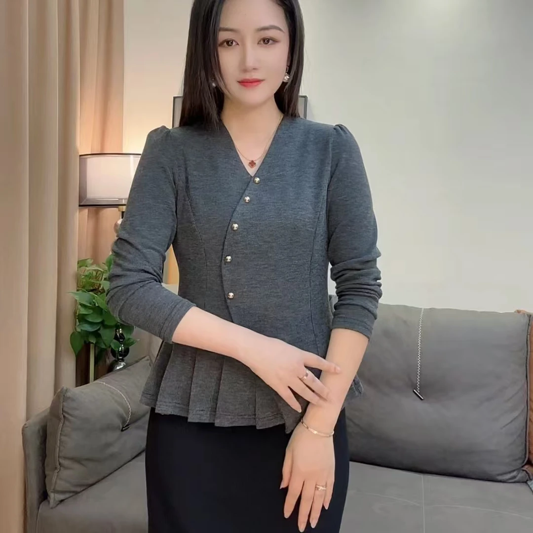 M977秋季减龄百搭抗皱T恤收腰气质V领常规款修身长袖上衣