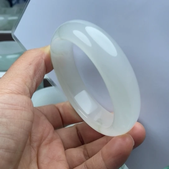 知***乐石英质玉（金丝玉）未镶嵌手镯