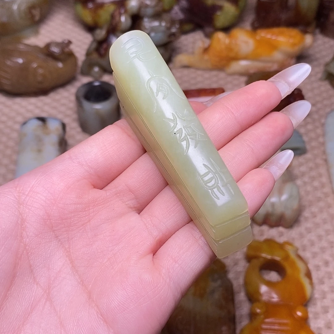 未镶嵌蛇纹石玉颈饰